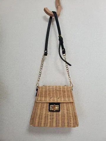 DIANA 바스켓 숄더백