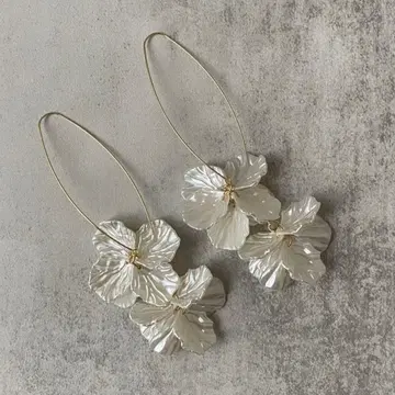 화이트 플라워 귀걸이 브라이덜 액세서리