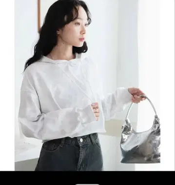 화이트 타이다이 패턴 크롭 맨투맨