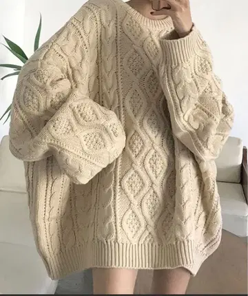 루즈핏 케이블 니트 스웨터