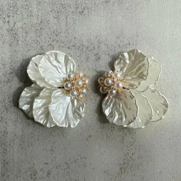 꽃 모티브 귀걸이 화이트 계열 브라이덜 액세서리