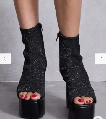 GYDA 글리터 블랙 오픈토 부츠 샌들