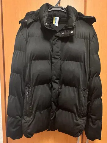 블랙 다운 자켓 후드 부착 후드 탈부착 가능