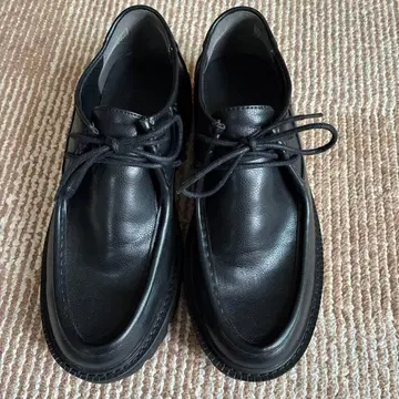 블랙 가죽풍 통굽 로퍼