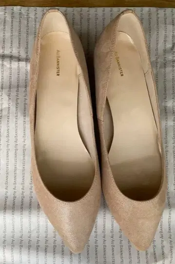 Au BANNISTER 베이지 스틸레토 펌프스