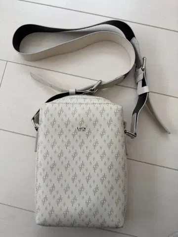Luis 로고 숄더백 화이트
