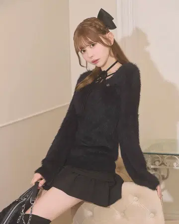 michell Macaron 샤기 루즈 니트탑 블랙