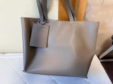그레이 합성 피혁 토트백