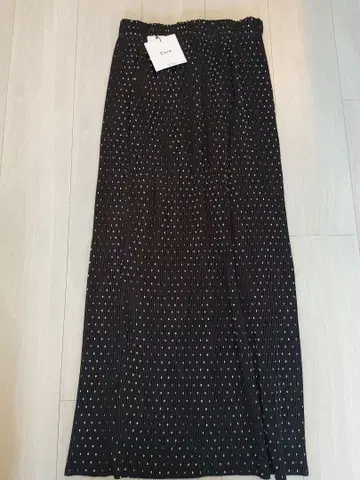 [ 미사용 새상품 ] Elura 도트 무늬 타이트 스커트