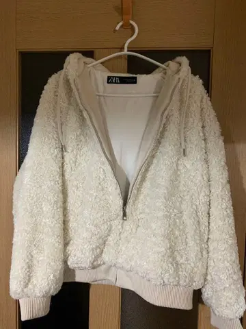ZARA 복슬복슬 후드티