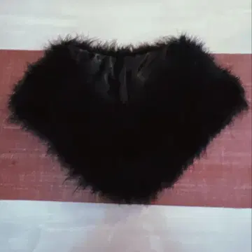 미사용 새상품 블랙 퍼 V넥 스톨