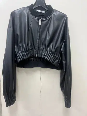 UN3D 아쓰리드 인조 가죽 블랙 크롭 자켓