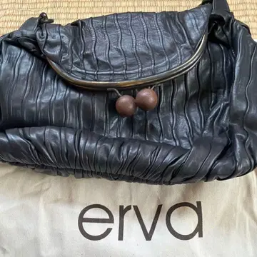 erva 블랙 가죽 숄더백