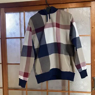 체크 무늬 후드 부착 후드티