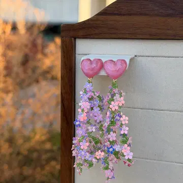 하트 모양 핑크 꽃 디자인 귀찌 핑크 꽃밭