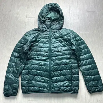 유니클로 울트라 라이트 다운 후디드 자켓 S 그린