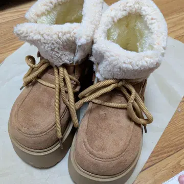베이지 어그 부츠 통굽
