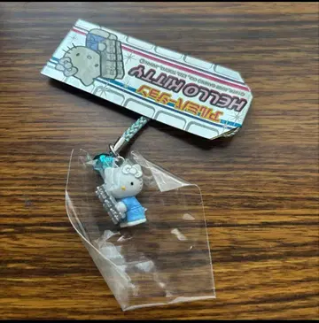 헬로키티 스트랩 포함 피규어