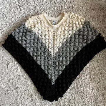 페로토 불가리제 니트 판초