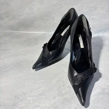 컨디션 최상 세븐투엘브서티 22cm 스틸레토 핑힐