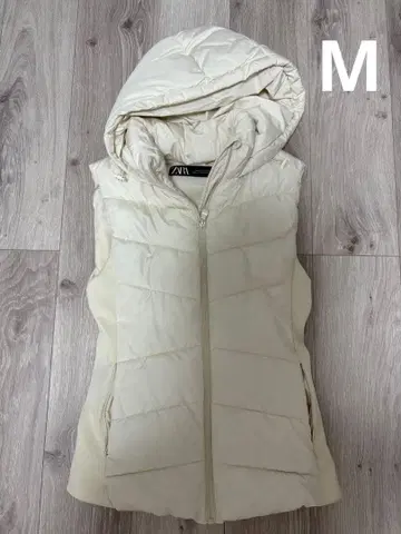 ZARA 후드 부착 다운 베스트 M 사이즈