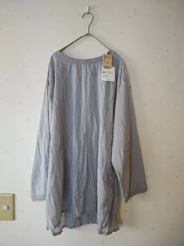 봄색 studio CLIP 그레이 새상품 4950엔 와셔 가공 블라우스