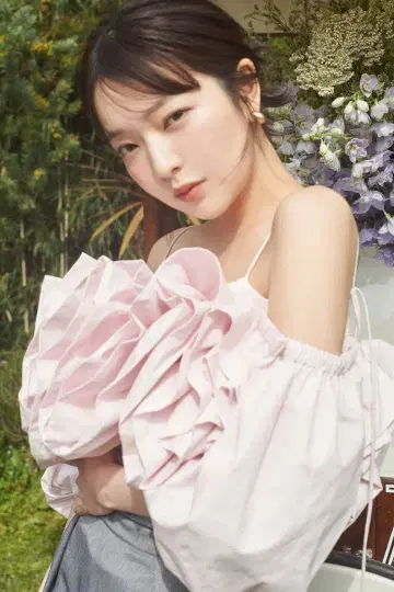 Andequal 볼륨 오프숄더 블라우스