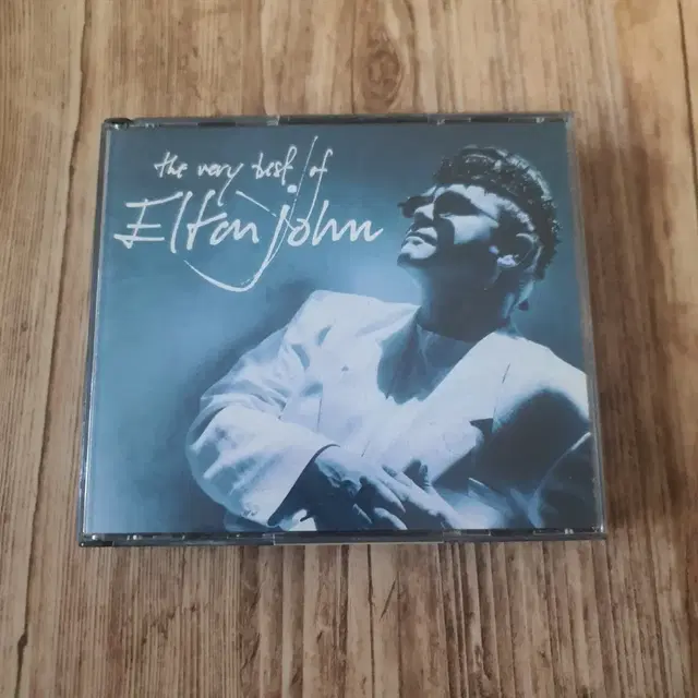 엘튼 존(Elton John)의 베스트 앨범인 "The Very Best