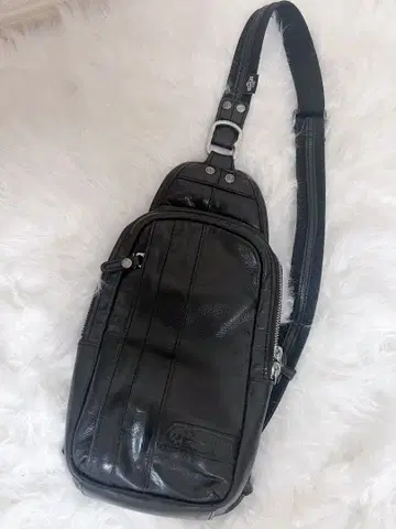 DOUBLES 바디백 소가죽 숄더백