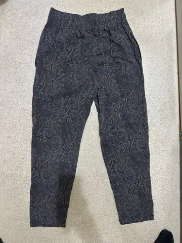 페이즐리 무늬 다크 블루 치노 팬츠