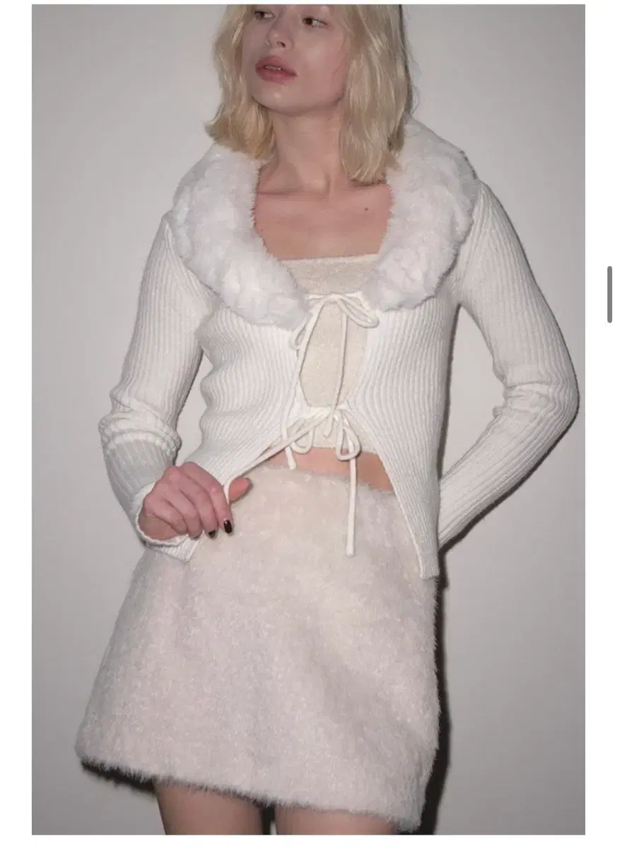 Margarin Fingers FUR COLLARED CARDIGAN (IVORY)