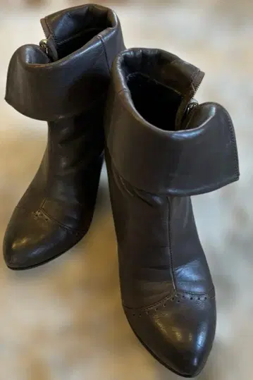 KATHARINE HAMNETT LONDON 브라운 접이식 숏부츠