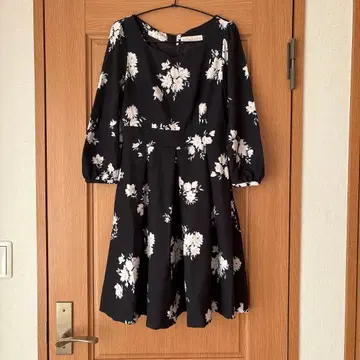 꽃무늬 긴팔 A라인 원피스