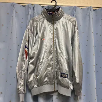 실버 나일론 자켓 자수 포함