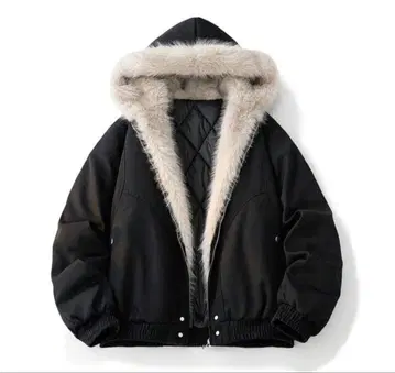 퍼가 달린 후드의 블랙 자켓