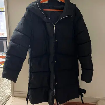 후드 부착 롱 다운 자켓 블랙