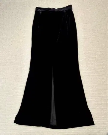 블랙 벨벳 롱 스커트