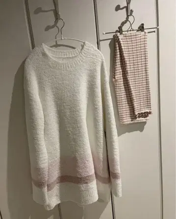 [ 새상품급 ] 젤라또피케 룸웨어 풀오버 & 레깅스 2점 묶음 판매