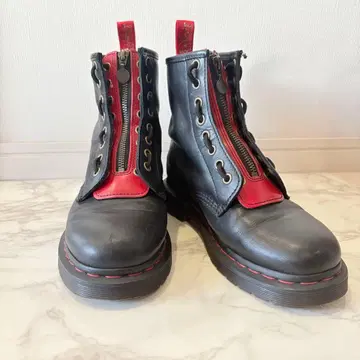 닥터마틴/토끼해 한정판 모델 부츠/23.5