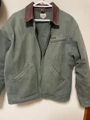 올리브 그린 자켓