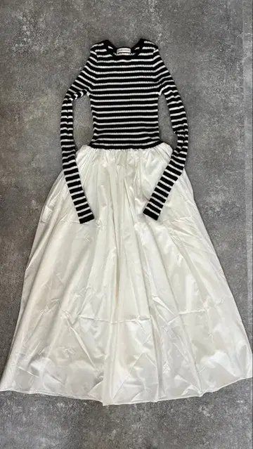 컨디션 최상 AEWEN MATOPH 이우엔 마토프 절개 보더 도킹 원피스