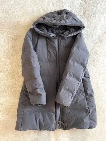 유니클로 심리스 롱 다운 자켓 여성용 M