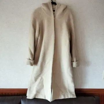 베이지 후드 부착 롱 코트