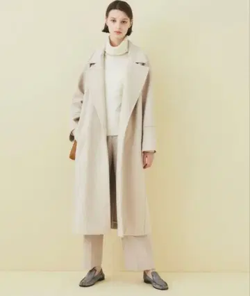 STUDIOUS 빅 칼라 코트 신가키 유이 착용