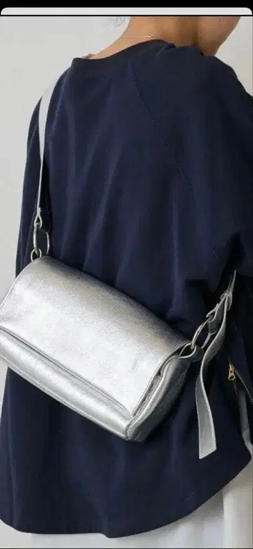 BEARDSLEY 비어즐리 가죽 바디백 가죽 반지 바디백