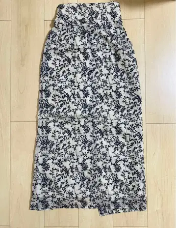clane 꽃무늬 자수 롱 스커트