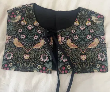 윌리엄 모리스 딸기 도둑 탈착식 옷깃