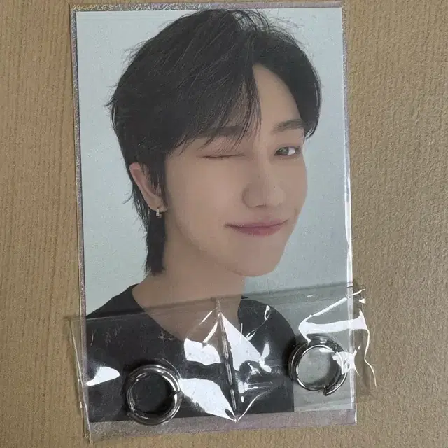 디에잇 8주년 귀걸이