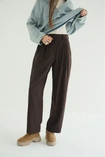 택 포함 새상품 CLANE BASIC TUCK PANTS 브라운