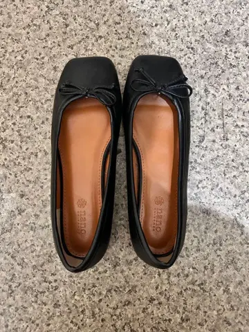 나노 유니버스 스퀘어 밸리 슈즈